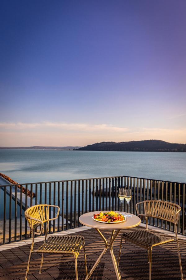 Lua Resort - Adults Only بالاتونفوريد المظهر الخارجي الصورة View of the Gulf of Trieste