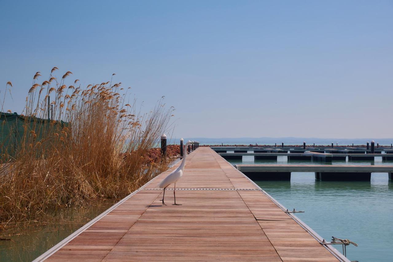 Lua Resort - Adults Only بالاتونفوريد المظهر الخارجي الصورة The boardwalk at the park