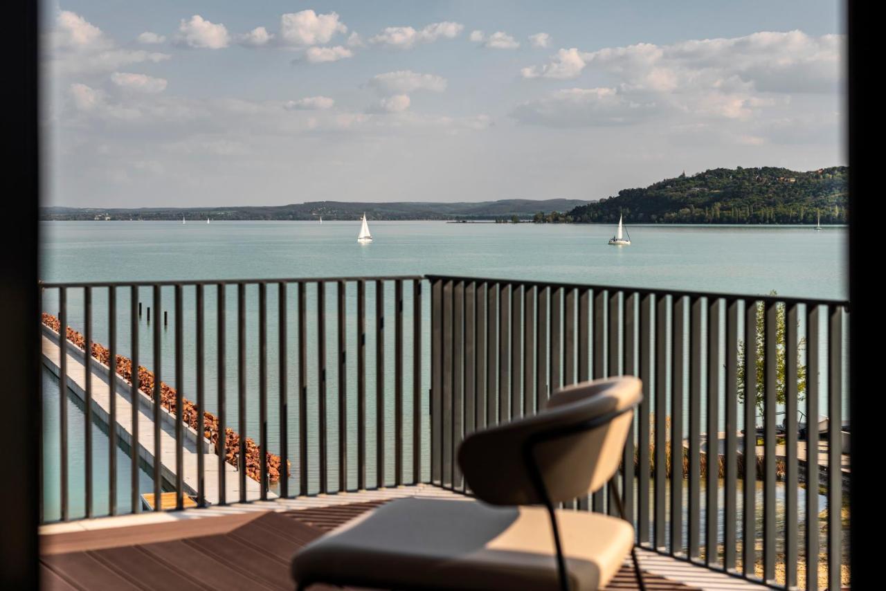 Lua Resort - Adults Only بالاتونفوريد المظهر الخارجي الصورة View of Lake Travis from the balcony of the Hyatt Regency